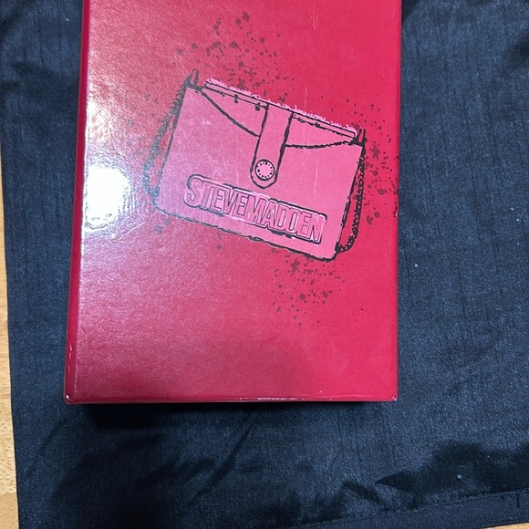Steve Madden Red Card Case Crossbody - Picture 3 of 8